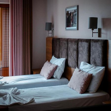 Hotel Fron Sarandë 外观 照片