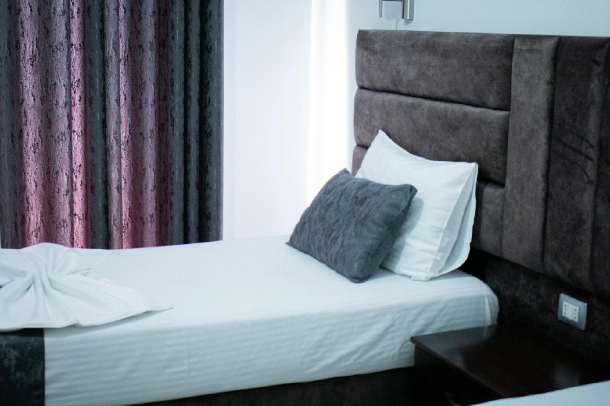 Hotel Fron Sarandë 外观 照片
