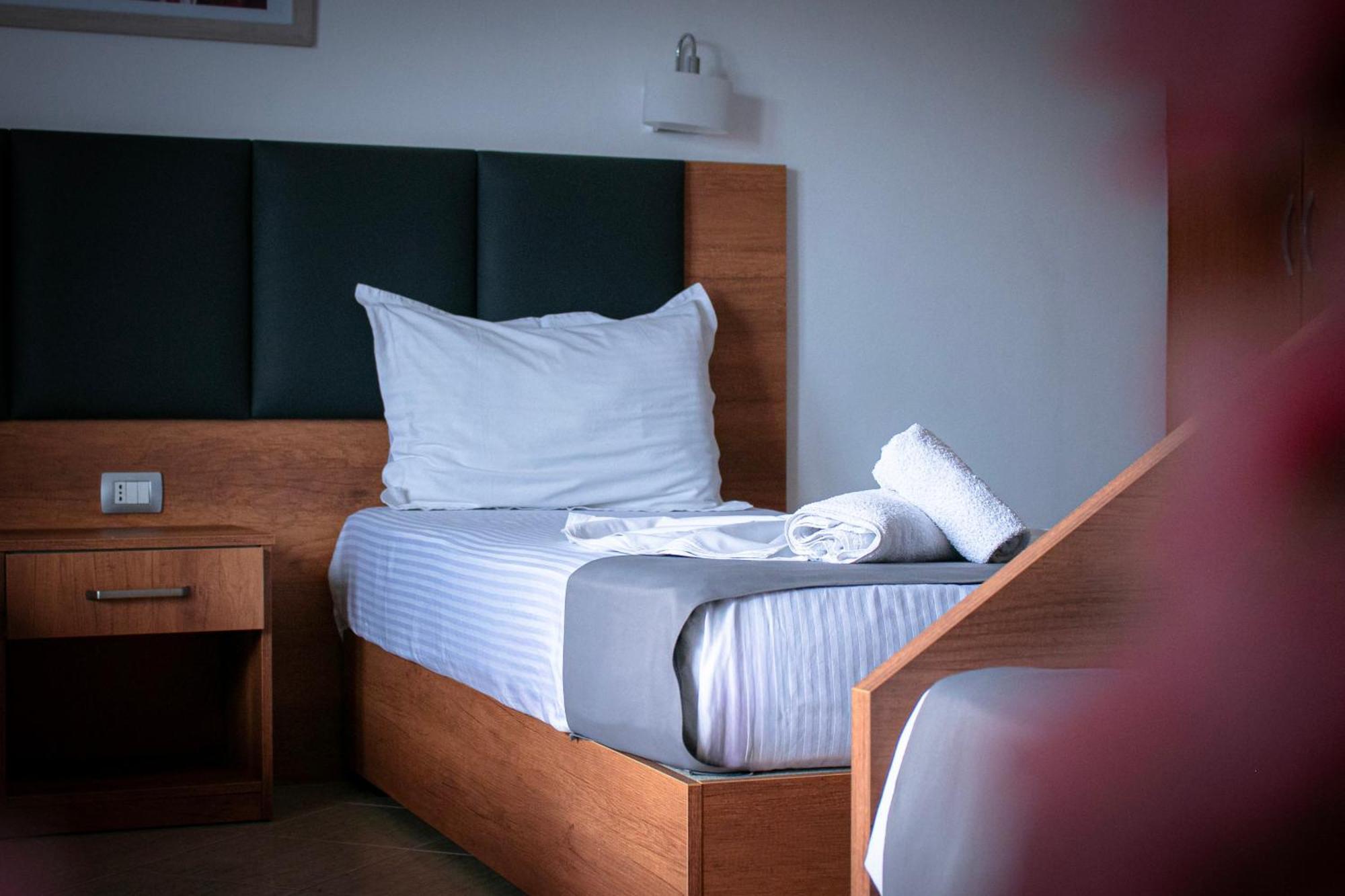 Hotel Fron Sarandë 外观 照片