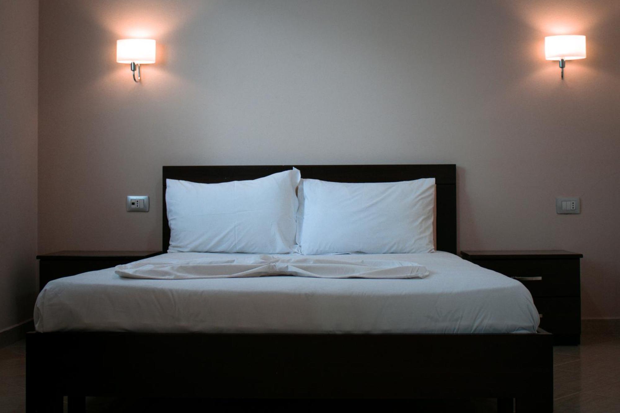 Hotel Fron Sarandë 外观 照片