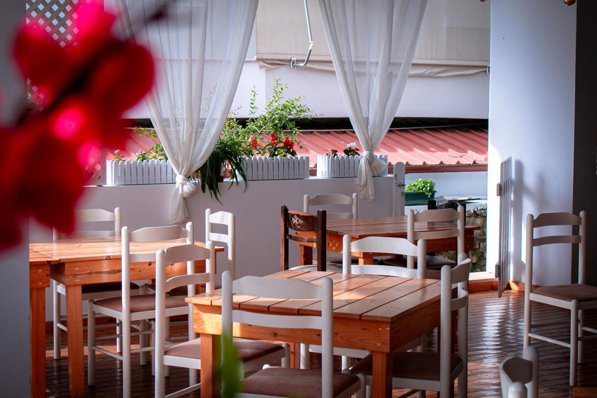 Hotel Fron Sarandë 外观 照片
