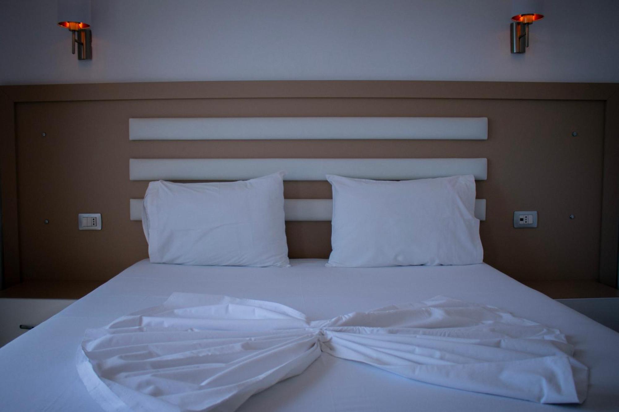 Hotel Fron Sarandë 外观 照片