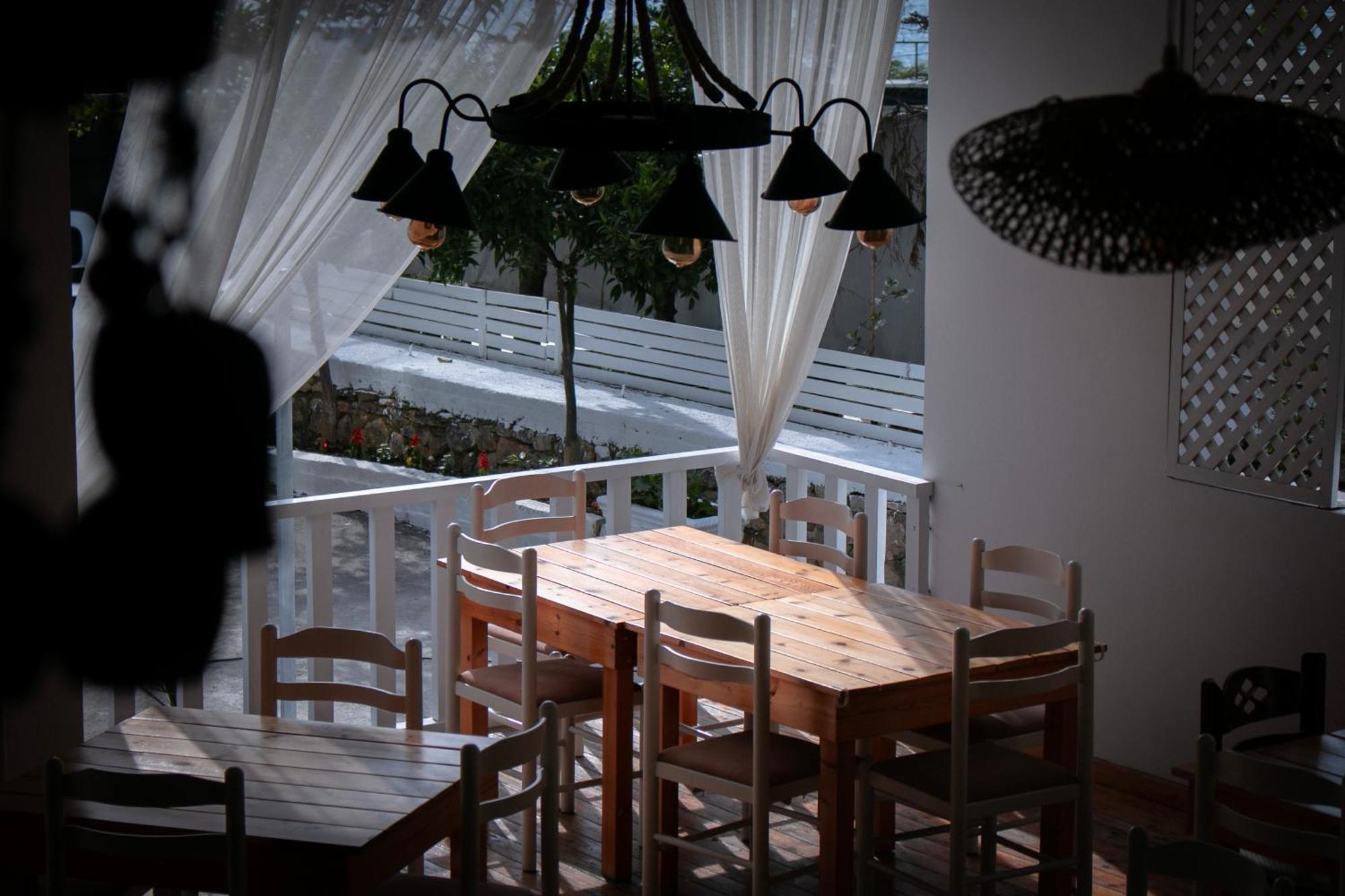 Hotel Fron Sarandë 外观 照片