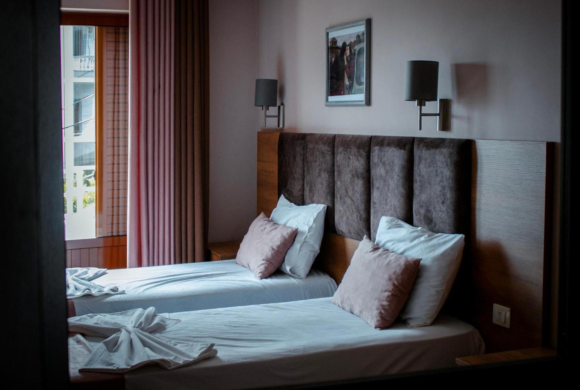 Hotel Fron Sarandë 外观 照片